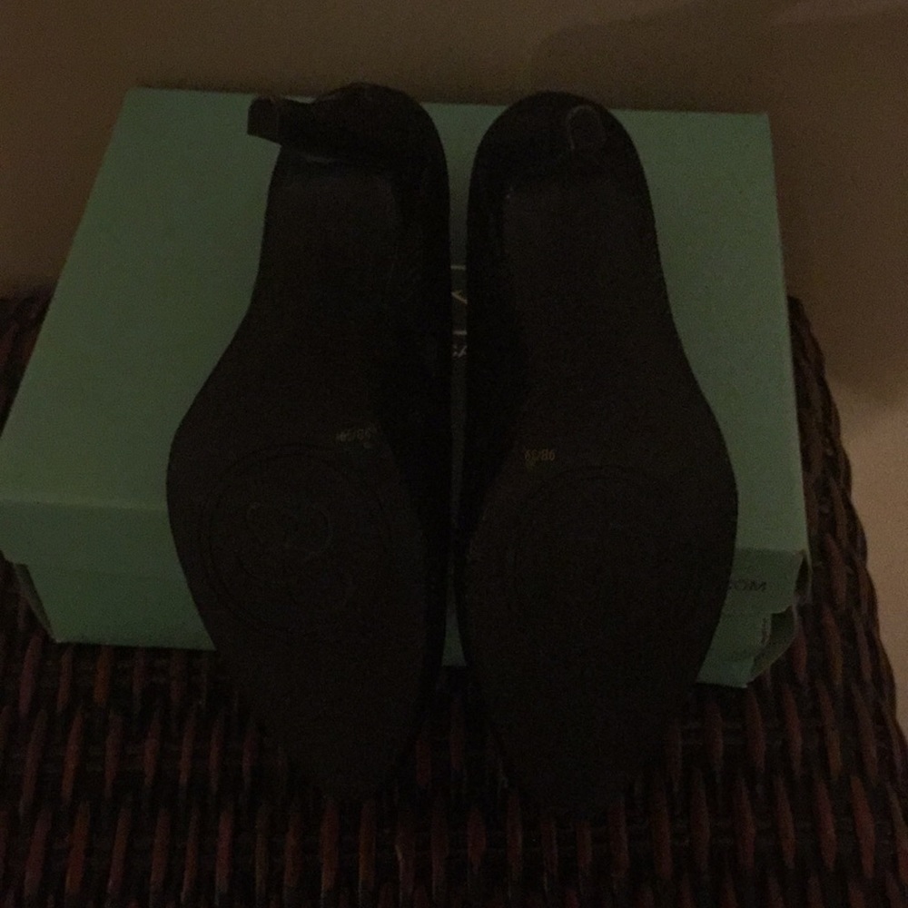 Pumps - Picture 3 of 4